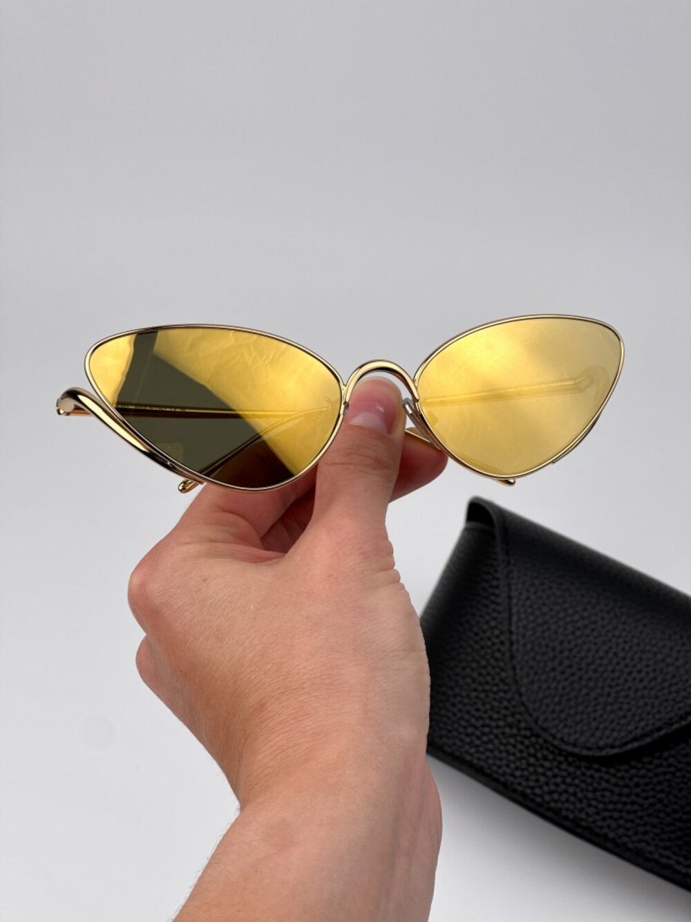 LOEWE LW40179U 30G SHINY ENDURA GOLD CAT EYE SUNGLASSES